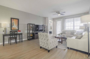 Lake View Delight - Premium Condo Near Pool and Parks